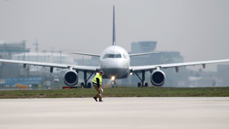 Flughafenförderung als Instrument der regionalen Wirtschaftspolitik: Die neuen Vorgaben aus Brüssel könnten die Landkarten der Luftfahrt verändern.
