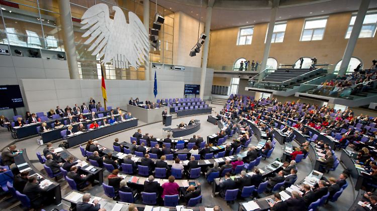 Die Linken-Politikerin war selbst nicht im Plenum anwesend. Sie kommentierte das Geschehen von außen über Twitter.