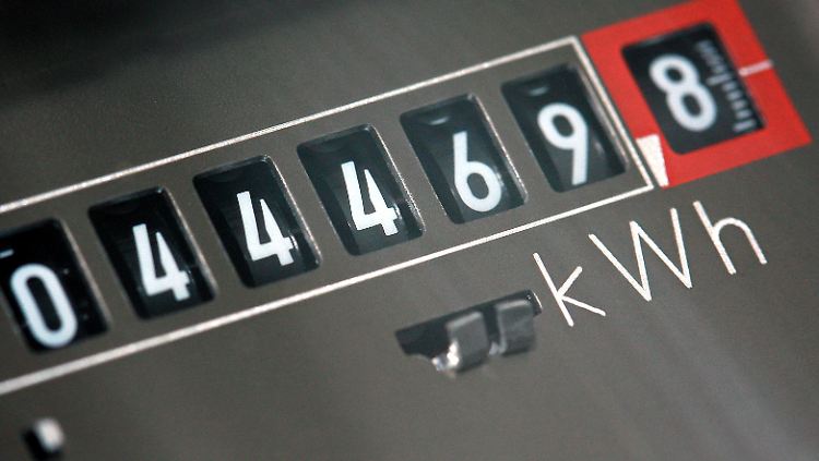 Eine vierköpfige Durchschnittsfamilie soll künftig 44 Euro im Jahr mehr an Stromkosten haben.