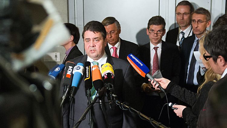 SPD-Chef Gabriel sagte am Mittwochabend im Innenausschuss aus.