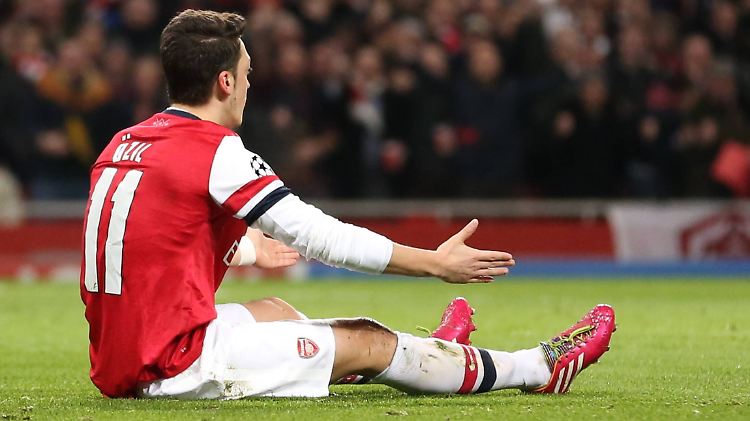 "Wir haben offenbar mehr Einfluss auf ihn als er auf unser Spiel": Mesut Özil.