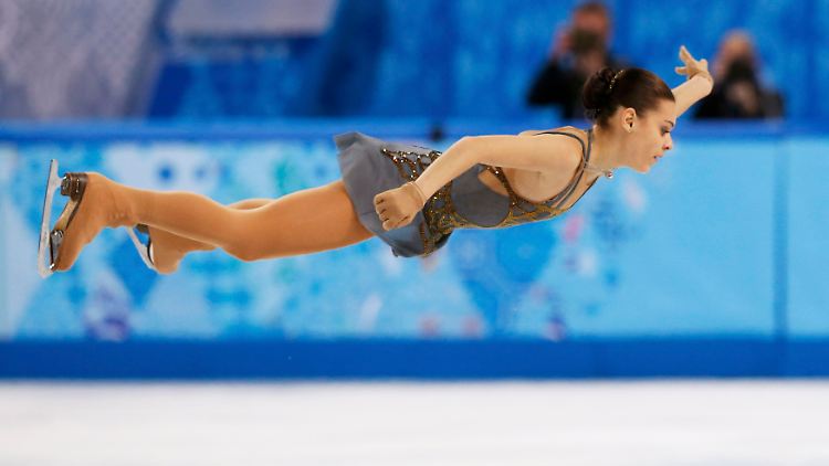 Schwerelos: Adelina Sotnikowa bei ihrer Olympia-Kür in Sotschi.