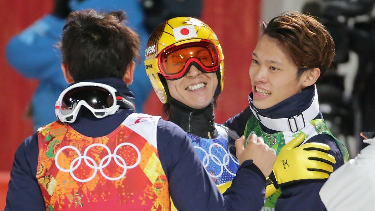 Japans Skispringer freuen sich über eine Olympia-Medaille im Teamspringen, die Börsianer und Anleger über steigende Kurse.