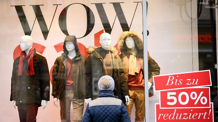Von der Strategie ihres Vorgängers, der vor allem auf Mode setzte und die Karstadt-Kunden mit einer Vielzahl neuer Modelabels verwirrte, hält die neue Chefin nichts.