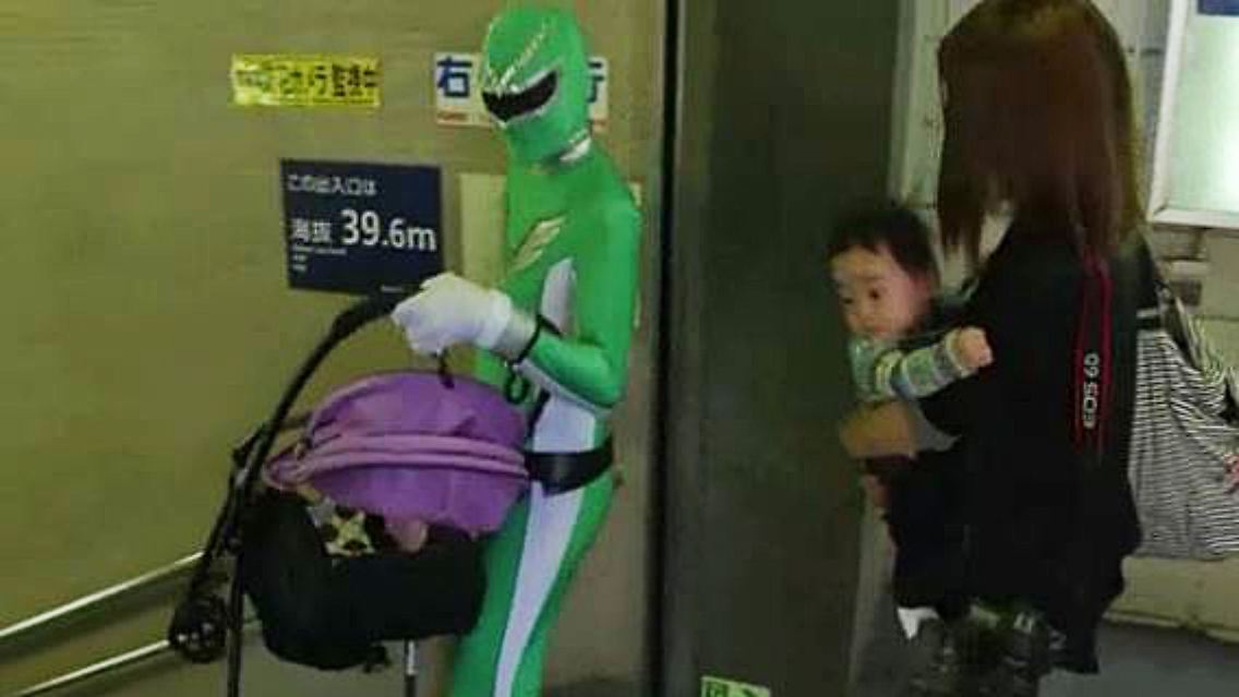Maskenmann in Tokio.JPG
