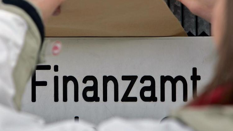 Wer sich nicht allein mit dem Finanzamt herumschlagen möchte, findet bei Lohnsteuerhilfevereinen Unterstützung.