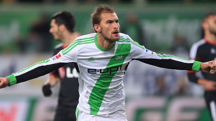 Bas Dost war das erste Tor im Duell der Werksmannschaften vorbehalten.