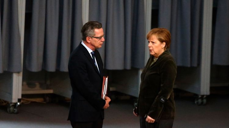 Enge Vertraute: De Maiziere und die Kanzlerin.