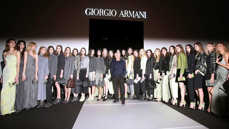 Designstar Giorgio Armani ist umgeben von schonen Frauen. Doch der Modezar benötigt bald einen Nachfolger - er ist bereits 80 Jahre alt.