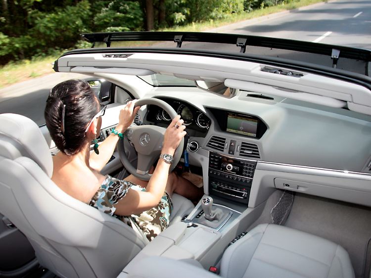 Gediegenes Ambiente und viel Komfort: Im E-Cabrio kann man sich wohlfühlen - je mehr man zahlt, desto besser.
