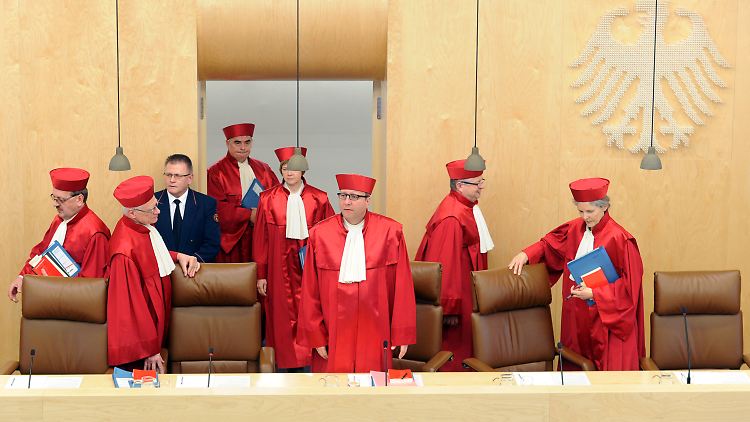 Die NPD hat Gauck verklagt, weil sie sich in ihrem Recht auf Chancengleichheit verletzt sieht.