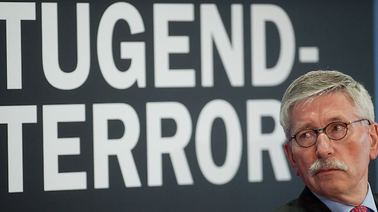 Der Europarat ermahnt Deutschland zu mehr Engagement gegen Fremdenhass. Als Beispiel wird die Debatte über Sarrazins letztes Buch "Deutschland schafft sich ab" genannt, dessen Thesen breiten Raum erhalten hätten.