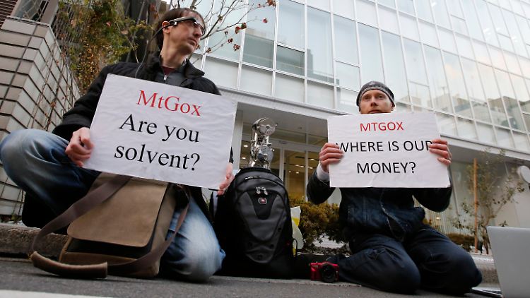 Anhänger der Cyberwährung Bitcoin und Kunden von MtGox haben Fragen.