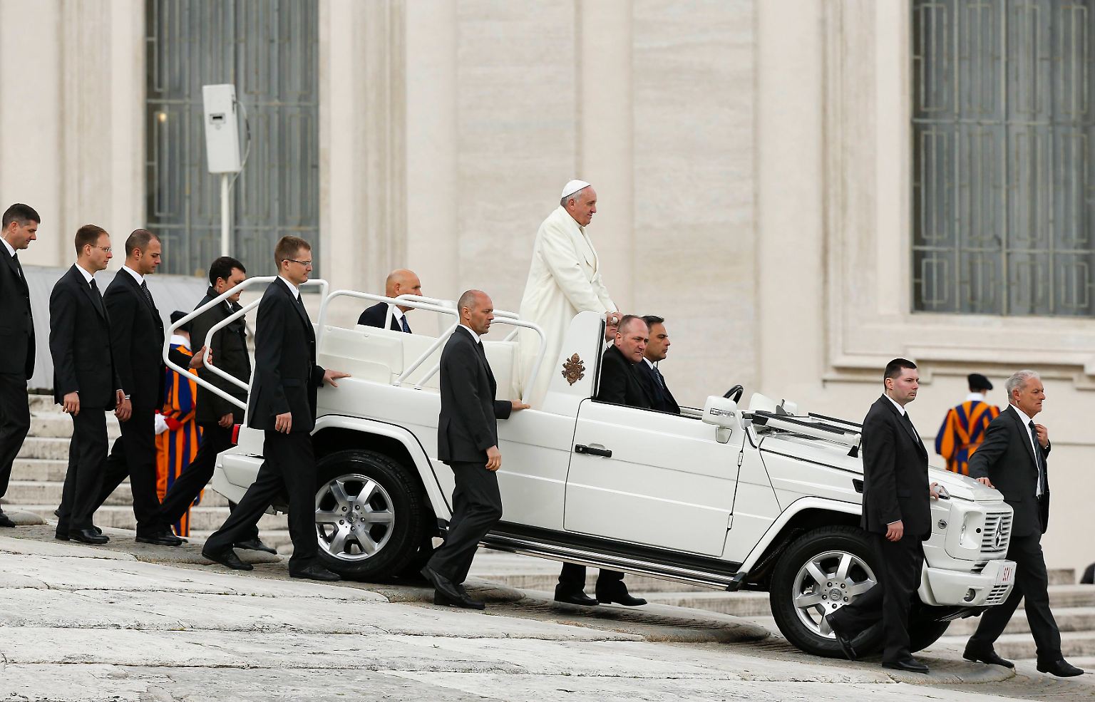 Jeden Mittwoch lädt der Papst ...