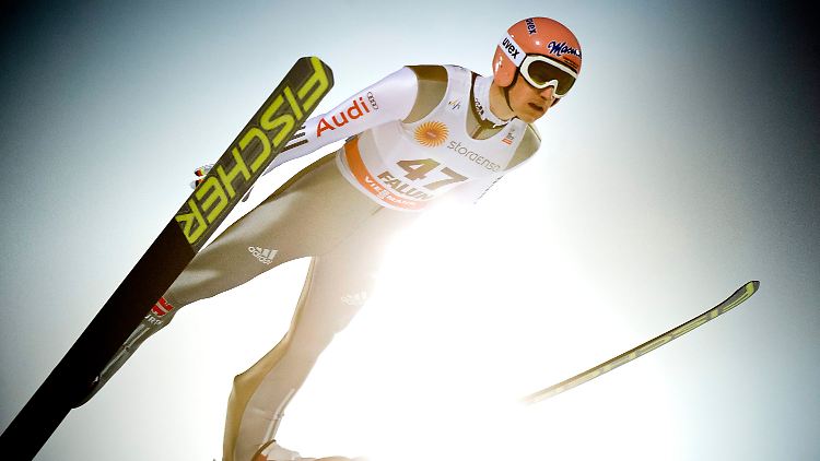 Fast perfekte Sprünge, ein bisschen Glück mit dem Wind: Severin Freund fliegt zu seinem sechsten Weltcup-Sieg.