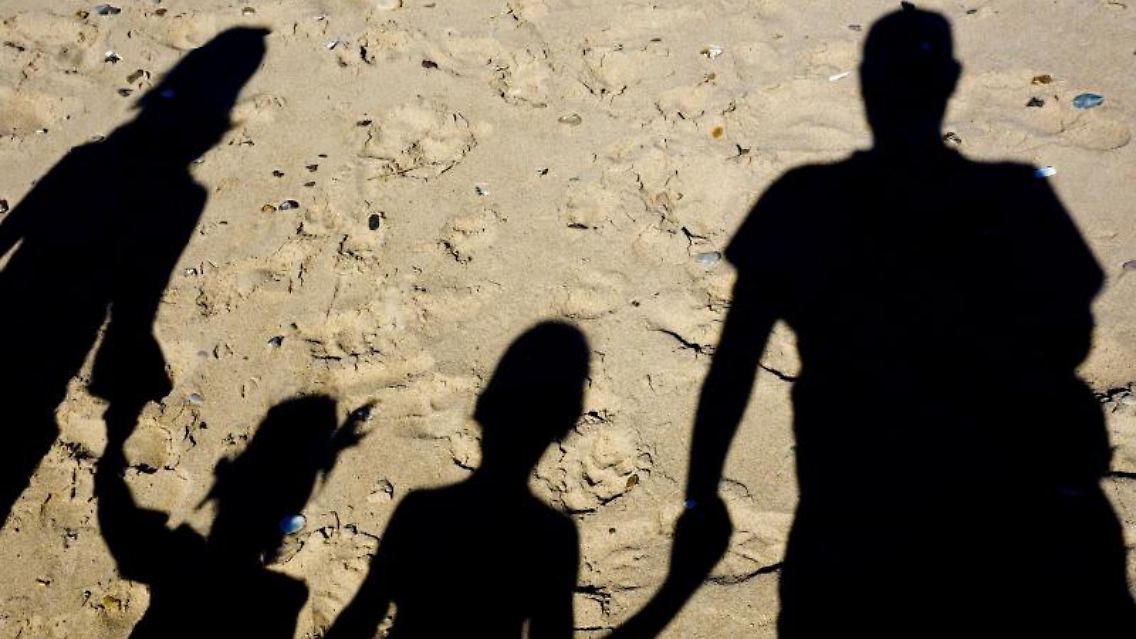 Familien haben meist höhere Kosten als Alleinstehende. Einen Teil der Ausgaben können Eltern aber über ihre Steuererklärung ausgleichen. Foto: Patrick Pleul