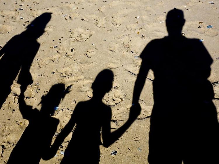 Familien haben meist höhere Kosten als Alleinstehende. Einen Teil der Ausgaben können Eltern aber über ihre Steuererklärung ausgleichen.