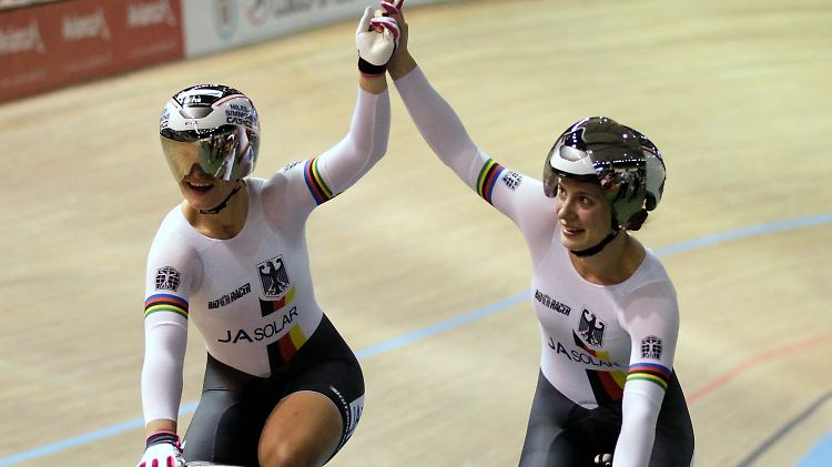 Und schon wieder Weltmeisterin: Kristina Vogel und Miriam Welte (r.) siegen in Serie.