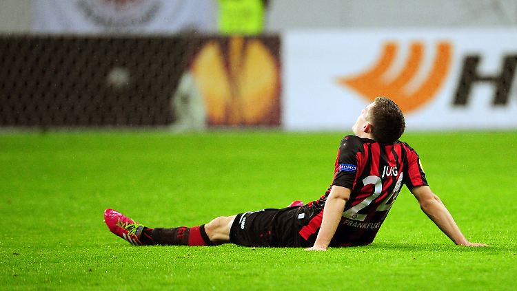 Drei Tore zu Hause reichen nicht: Nach einem 2:2 und einem 3:3 gegen den FC Porto scheidet die Frankfurter Eintracht aus der Europa Liga aus.