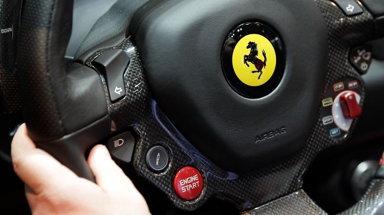 Ferarri, Volvo, Mercedes-Benz: Das Schlagwort vom "vernetzten Auto" lockt nicht nur Apple oder Google an.