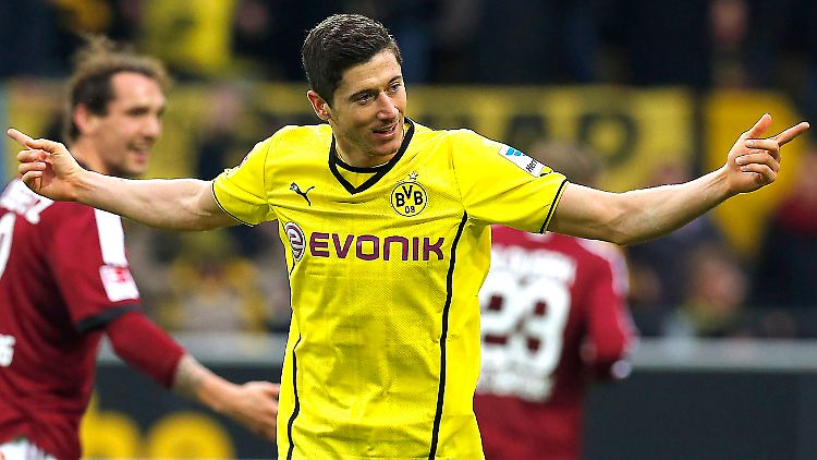 Dortmunds Robert Lewandowski zog den Nürnbergern mit seinem Tor zum 2:0 den Zahn.