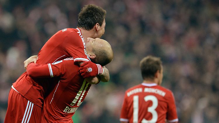 In der ersten Halbzeit gegen Schalke verausgabten sich die Bayern insbesondere beim Torjubel.