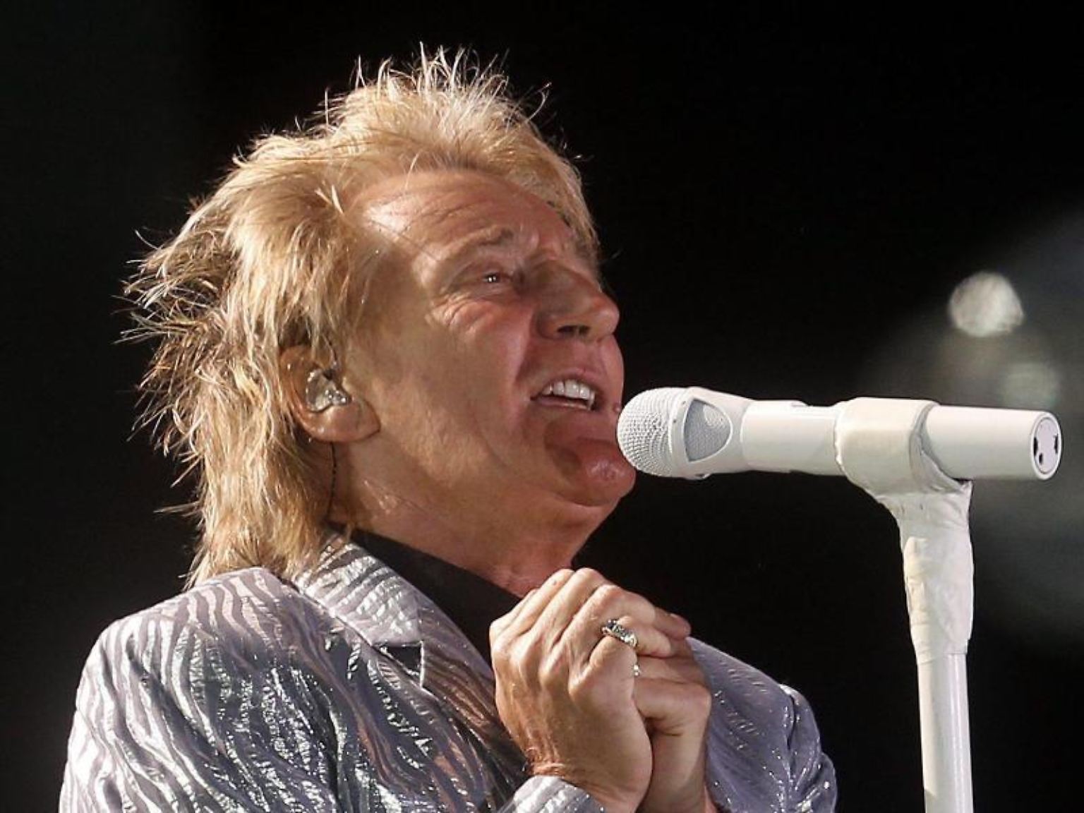 Es kann schon mal passieren, dass Rod Stewart vor Freude in Tränen ausbricht, ...