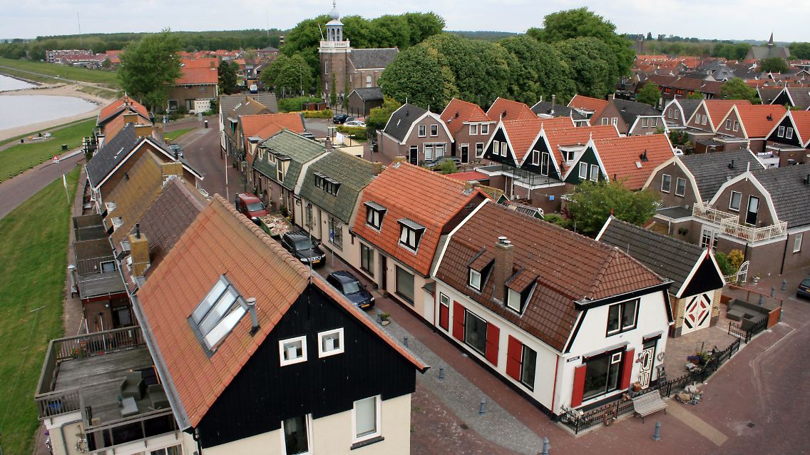 Nach Inselart: Auf Urk stehen die Häuser dicht an dicht, jeder Quadratmeter war einst kostbar.