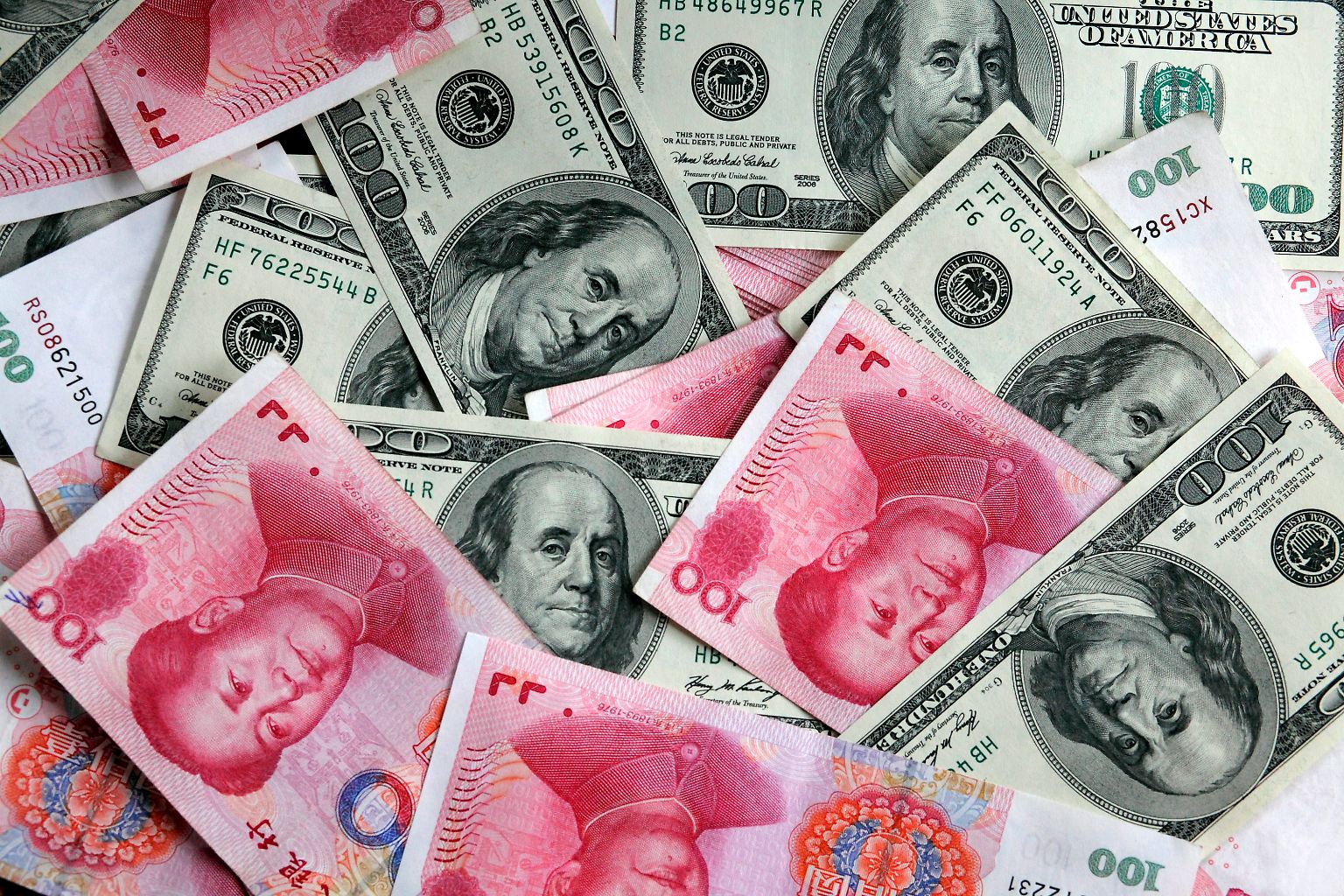 Während der Großteil der Menschheit sein Geld sorgsam hortet, können die Superreichen der Welt ihr Vermögen kaum noch zählen.