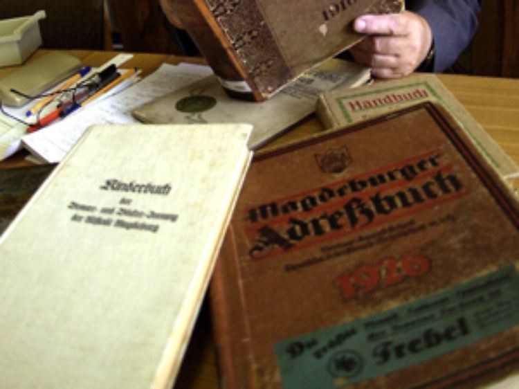 Nach eigenen Angaben besitzt Pro Heraldica die größte private Fachbibliothek für Heraldik und Genealogie.