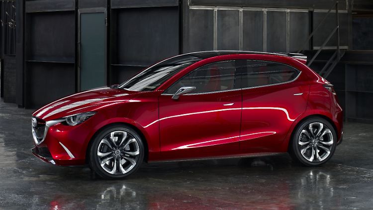 Wie bei den größeren Modellen wird auch den kleinen Mazda eine lange Motorhaube zieren.