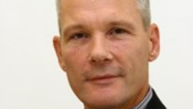 Prof. Dr. Wolff Heintschel von Heinegg lehrt Völker- und Europarecht an der Europa-Universität Viadrina Frankfurt (Oder).