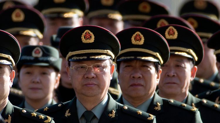Angehörige der Volksbefreiungsarmee auf dem Weg zum Volkskongress, der in dieser Woche in Peking startet. 