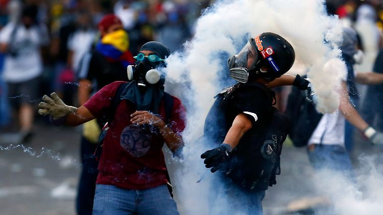 Besonders die heute wohlhabenderen Venezolaner begehren gegen die Maduro-Regierung auf.