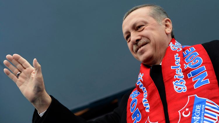 Siegessicher: der türkische Ministerpräsident Erdogan geht wieder für die AKP auf Stimmenfang.