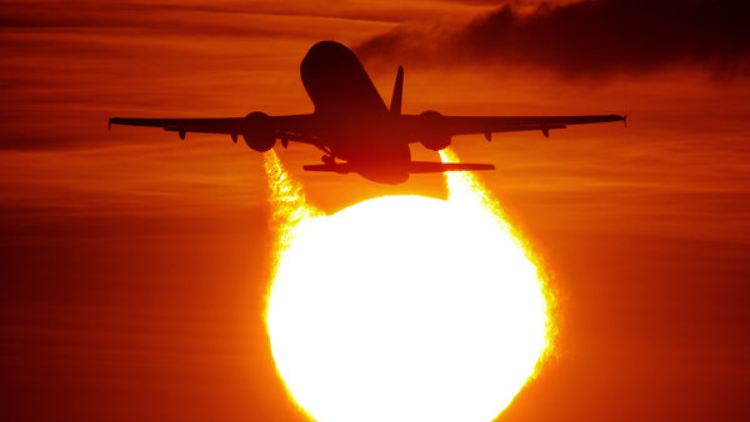 Ist es der Flieger einer europäischen Airline werden CO2-Gebühren fällig.