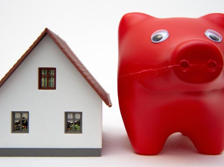 Für Immobilienkäufer sind die niedrigen Zinsen gut, denn Kredite sind vergleichsweise günstig. Wer sich diese Konditionen sichern will, sollte langfristige Zinsbindungen vereinbaren.