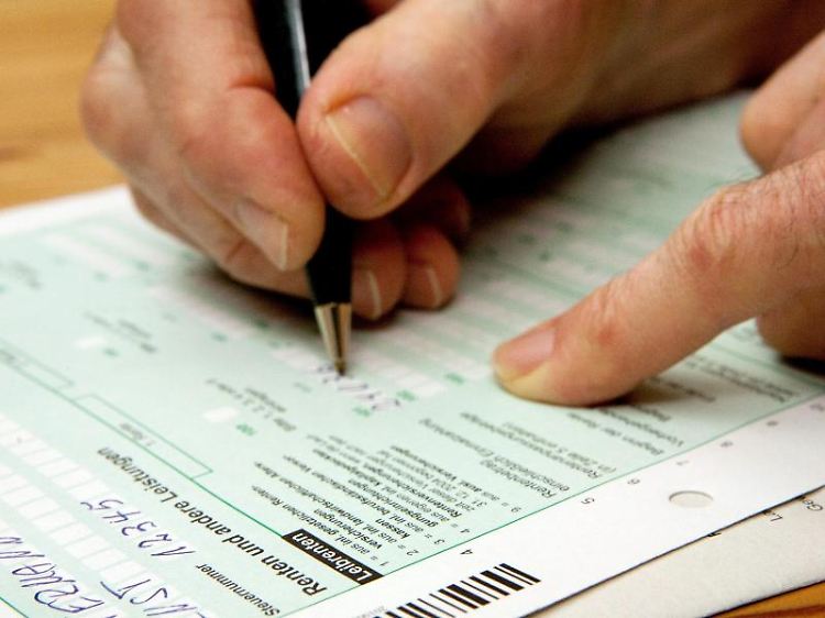 Auch Rentner bleiben von der Steuererklärung nicht verschont. Damit lässt sich aber gegebenenfalls auch Geld sparen.