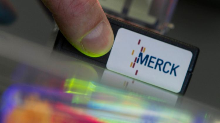 Die Einsparungen greifen - Merck erreicht seine Jahresziele.
