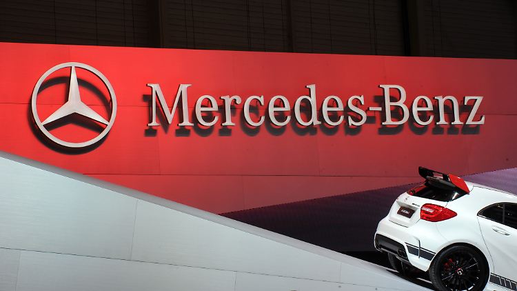 Schneller als der Fotograf: Mercedes-Benz-Absatz erfreut Daimler.