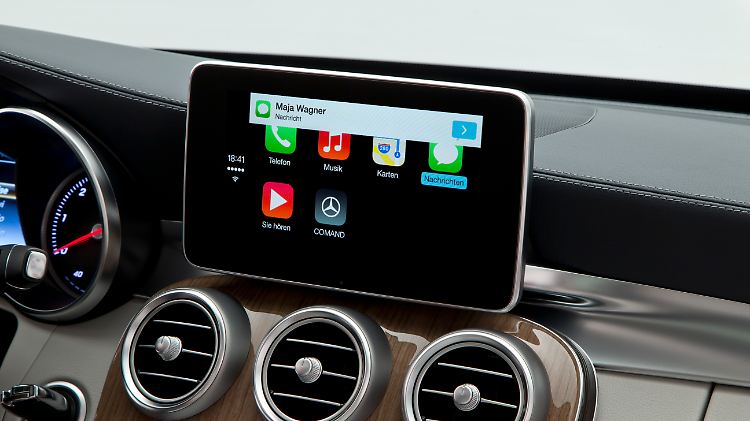 Vorerst gibt es CarPlay nur in der neuen C-Klasse. Ab Ende des Jahres soll aber die Nachrüstung möglich sein.