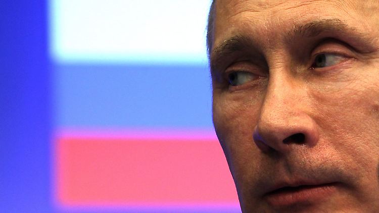 Allein in Moskau: Wladimir Putin bekommt nun doch keinen Besuch der Schalker Fußballer.