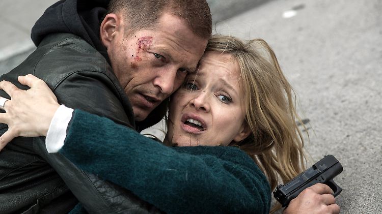 Knallhart und dabei ganz Gentlemen: Till Schweiger rettet junge Damen als Tatort-Ermittler Nick Tschiller.