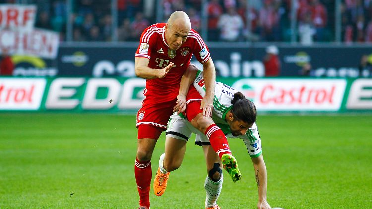 Harte Arbeit für Arjen Robben gegen Ricardo Rodriguez.
