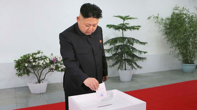 Kim Jong Un macht vor, wie das mit dem Wählen geht.
