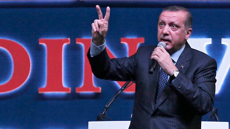 Das Internet und er werden keine Freunde mehr: Erdogan droht mit Twitter-Verbot.
