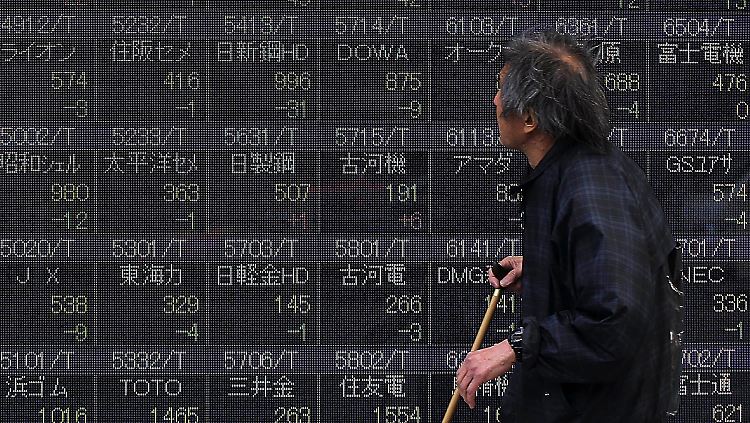 Kurstafel im Schaufenster eines Brokerhauses in Tokio: Die Risikofreude ist verschwunden.