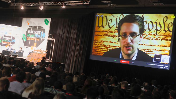 Snowden auf der großen Videoleinwand in Austin.