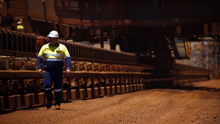 BHP Billiton leidet unter den gefallenen Eisenerzpreisen.