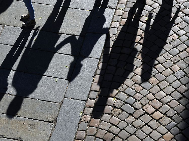 Nach Auffassung der Familienkassen ist die duale Ausbildung mit einem anerkannten Abschluss im praktischen Teil beendet. Danach kann der Kindergedlanspruch verloren gehen.